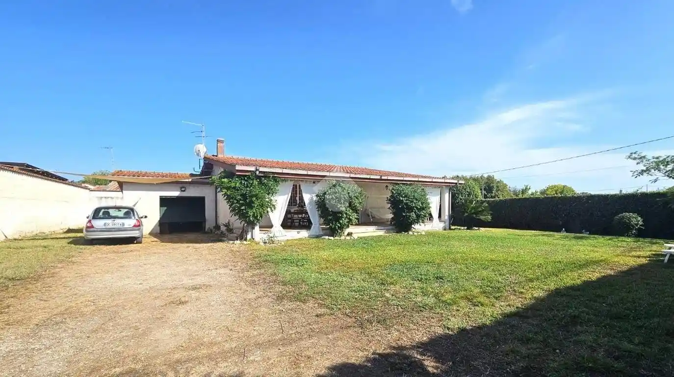 Villa in vendita a Latina