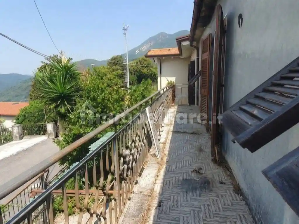 Casa indipendente in vendita a Massa