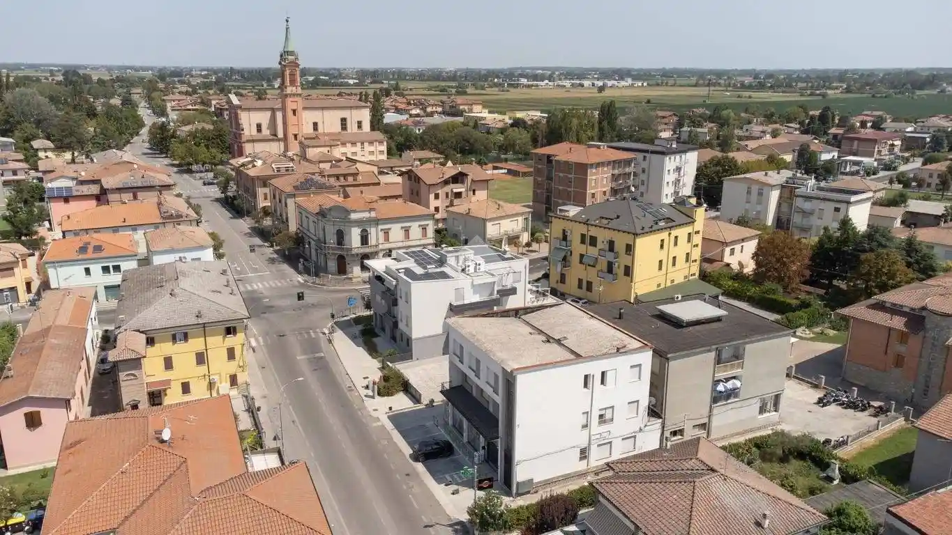 Palazzo - Edificio in vendita a Cento