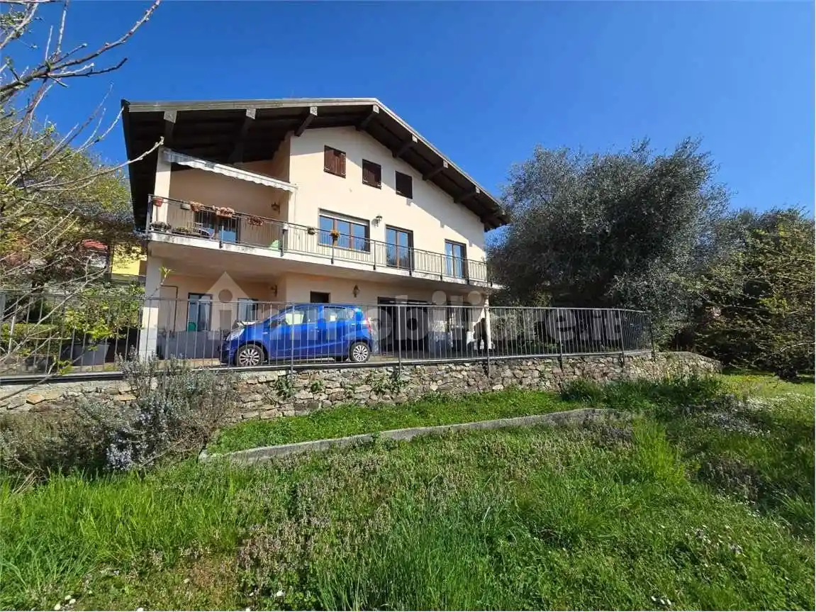 Villa in vendita a Arizzano