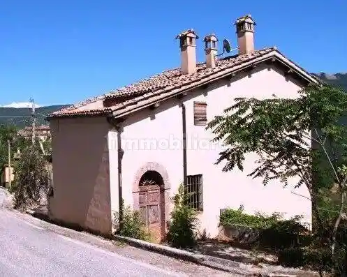 Rustico - Casale in vendita a Sant'Anatolia di Narco
