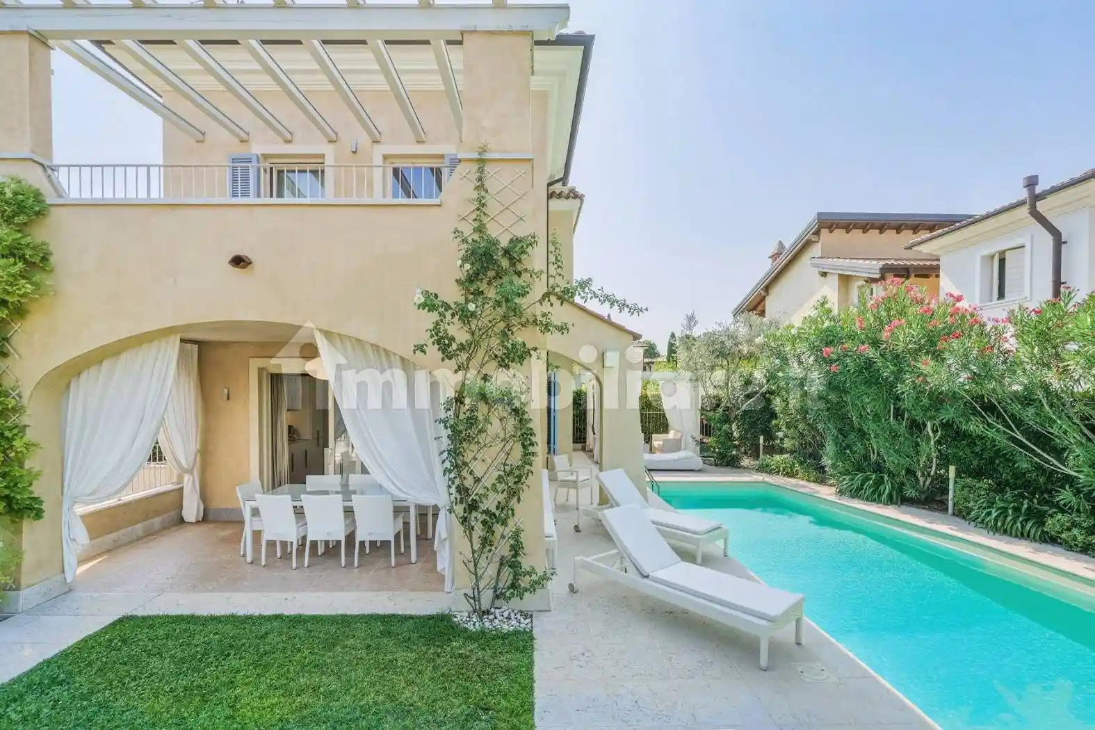 Villa in vendita a Manerba del Garda