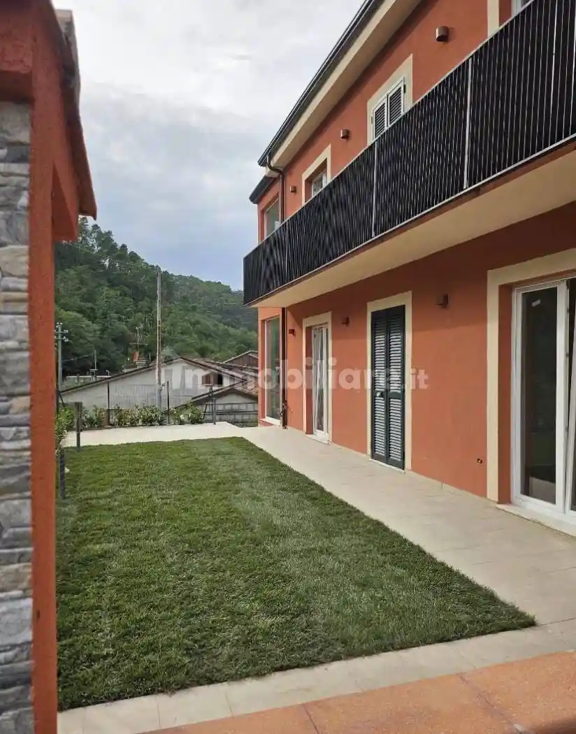 Appartamento in vendita a Vezzano Ligure