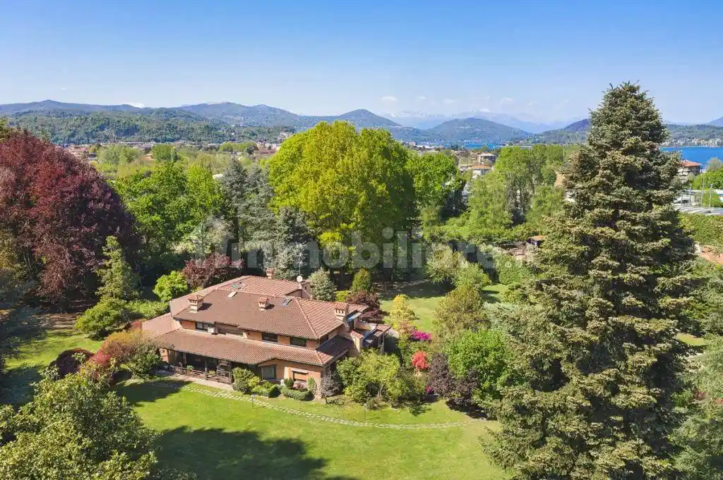 Villa in vendita a Arona