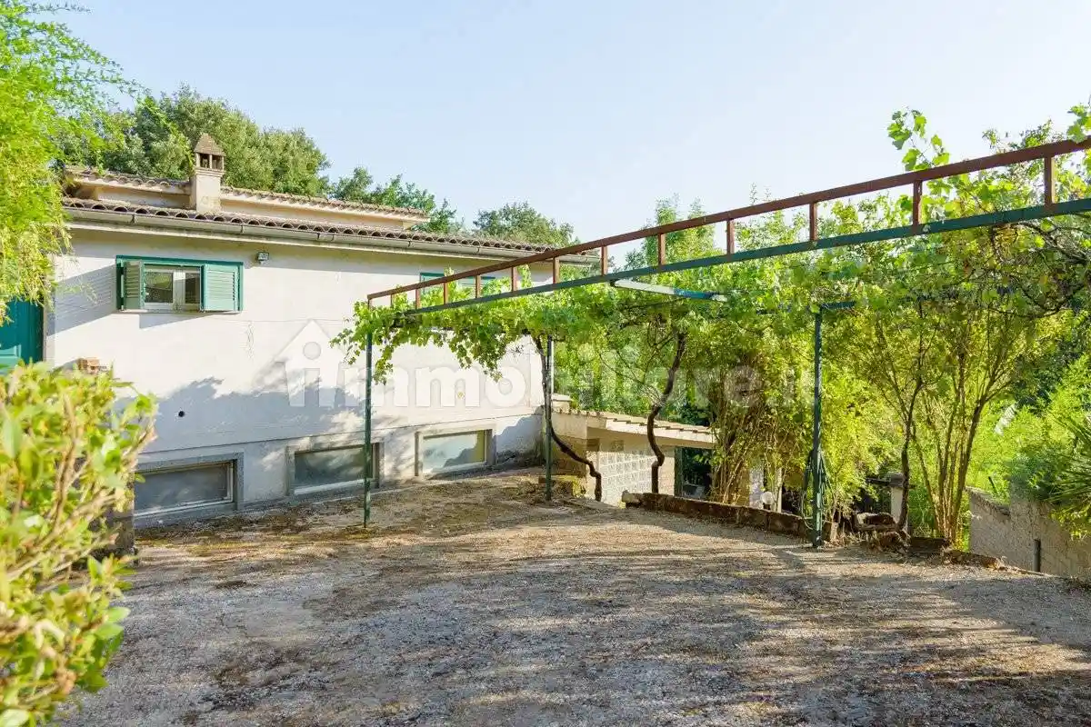 Villa in vendita a Sant'Oreste