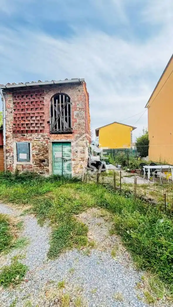 Rustico - Casale in vendita a Lucca