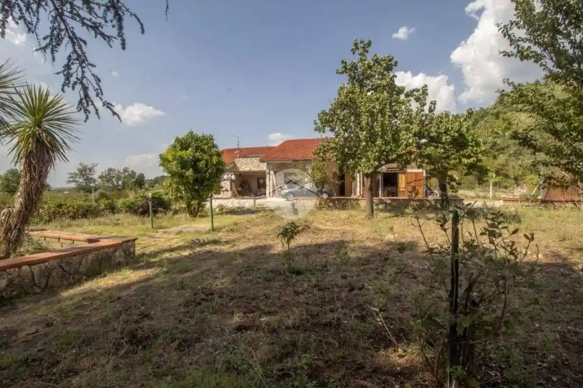 Villa in vendita a Palombara Sabina
