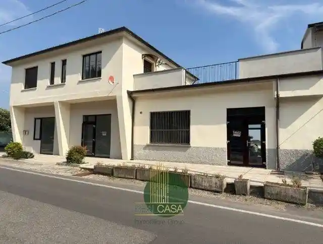 Casa indipendente in vendita a Montano Lucino