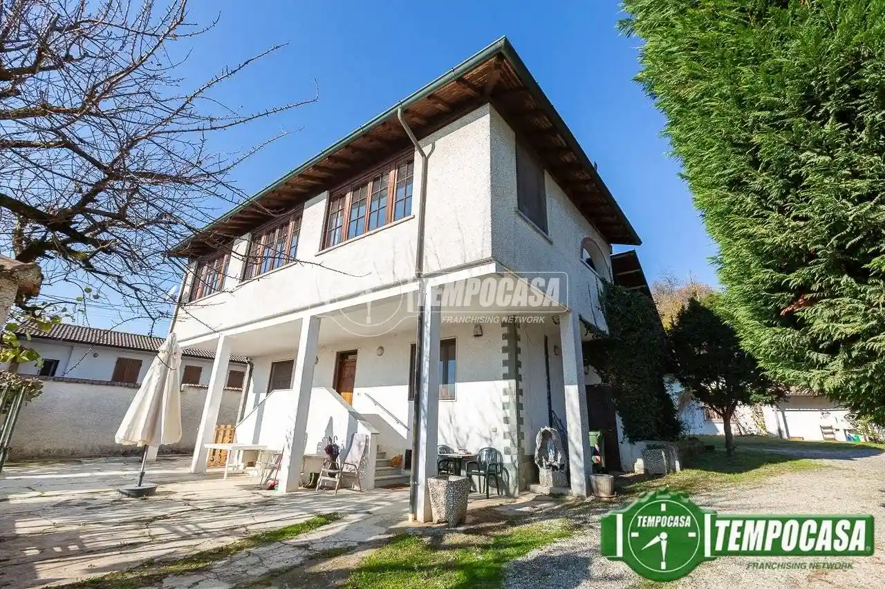Villa in vendita a Inverno e Monteleone