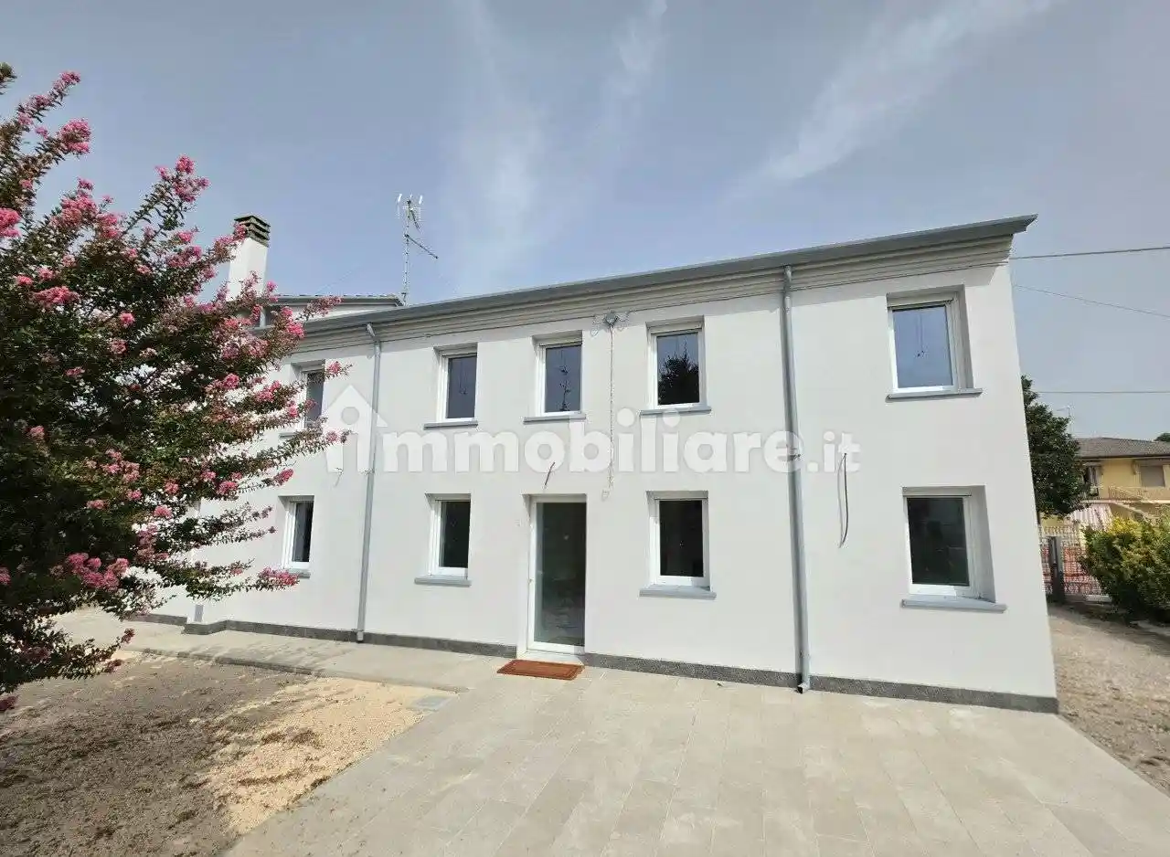 Casa indipendente in vendita a Piacenza d'Adige