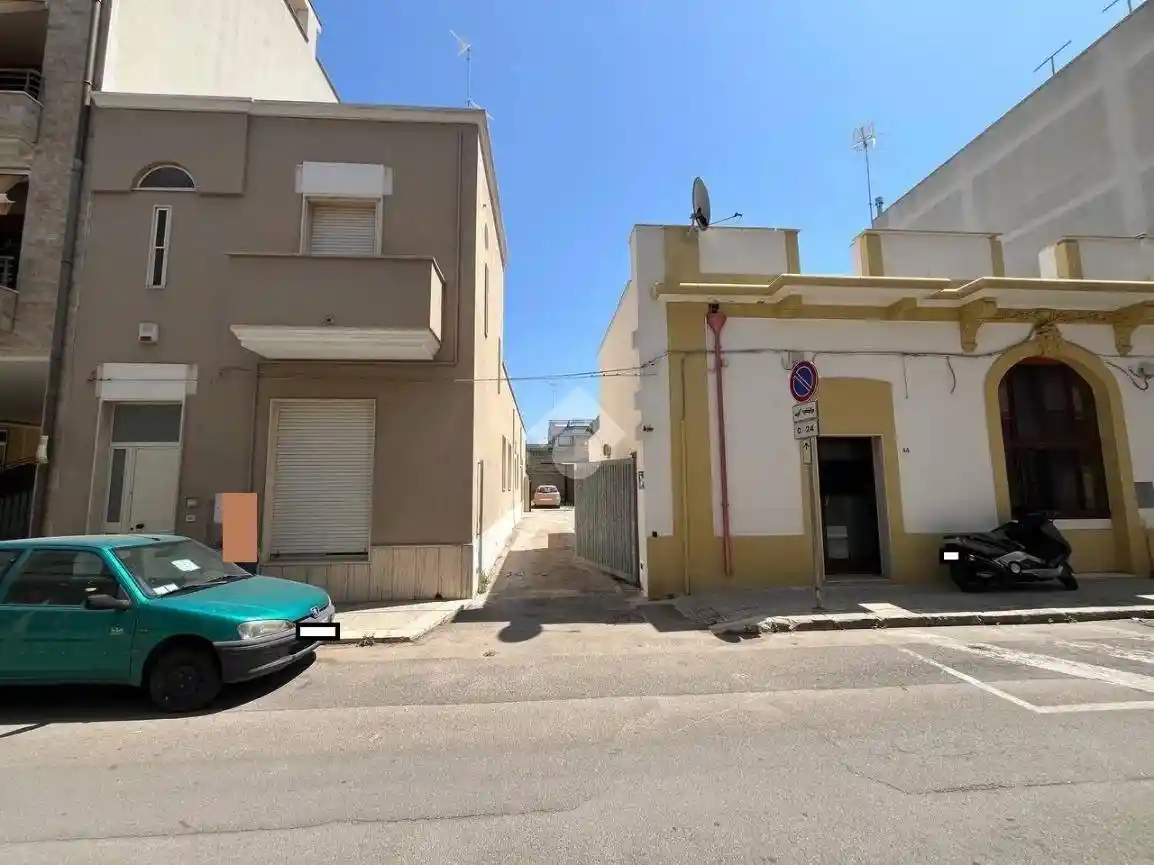Casa indipendente in affitto a Brindisi