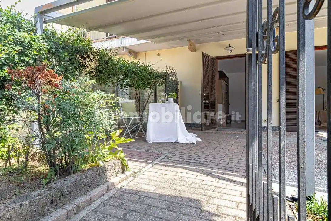 Casa indipendente in vendita a Angera