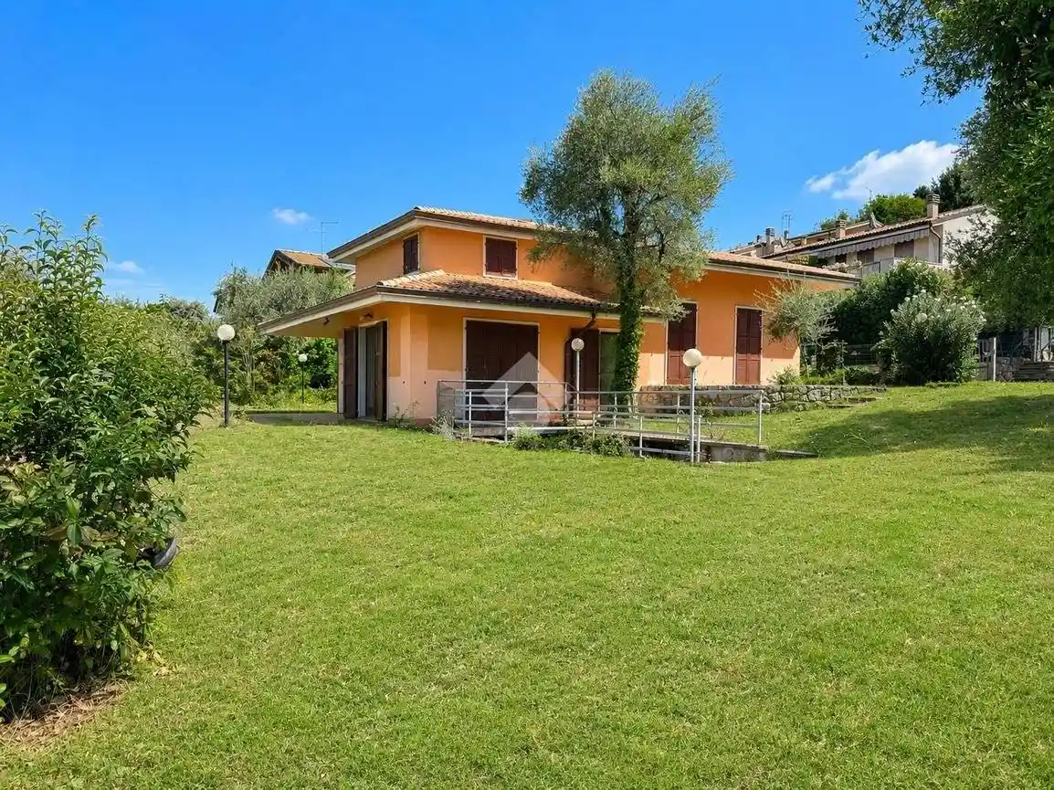 Villa in vendita a Torri del Benaco