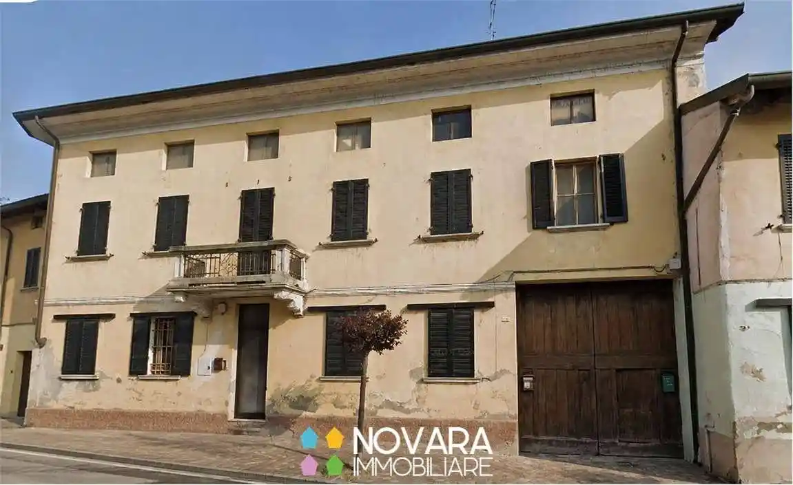 Palazzo - Edificio in vendita a Biandrate