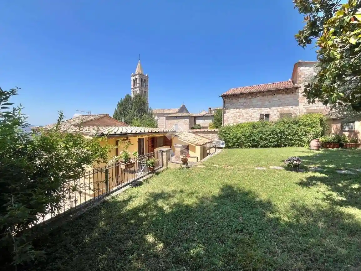 Casa indipendente in vendita a Assisi