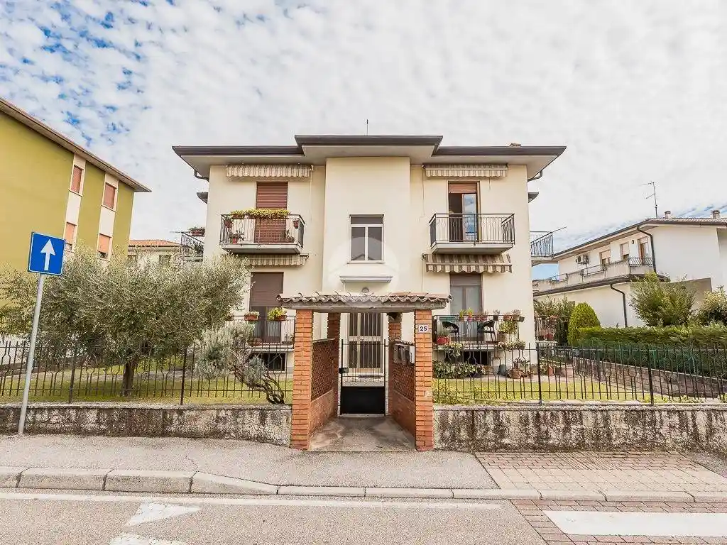 Appartamento in vendita a Sommacampagna