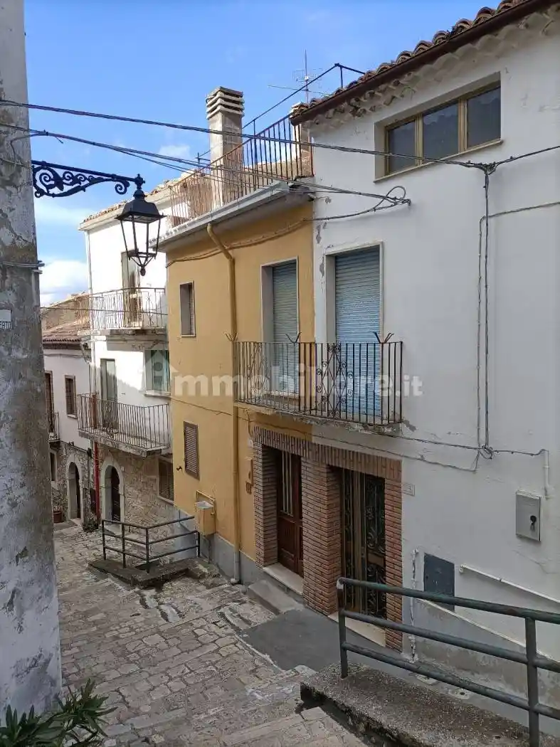 Palazzo - Edificio in vendita a Roccavivara