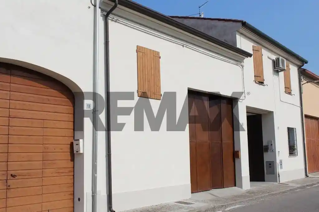 Casa indipendente in vendita a Commessaggio