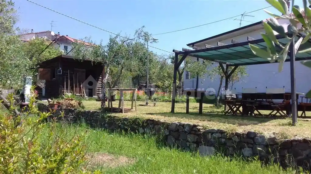 Appartamento in vendita a Podenzana