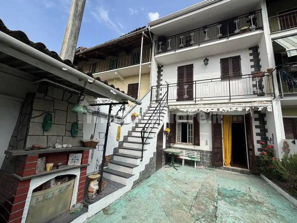 Casa indipendente in vendita a Strambino