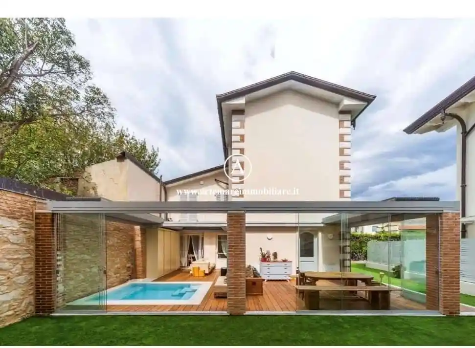 Villa in vendita a Forte dei Marmi