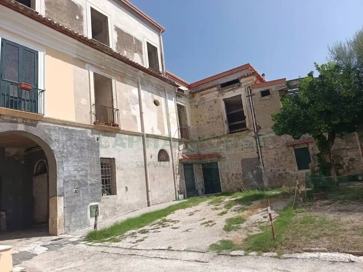 Palazzo - Edificio in vendita a Caserta