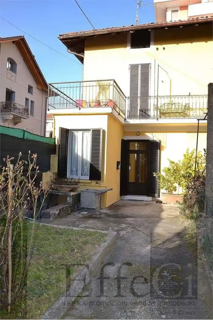 Appartamento in affitto a Angera