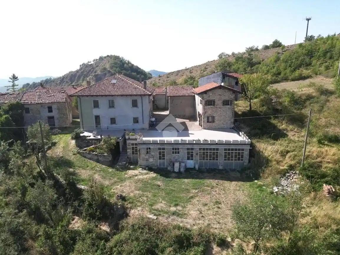 Casa indipendente in vendita a Dernice