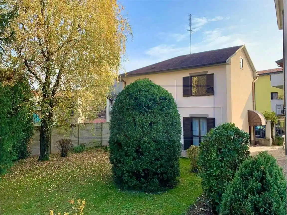 Casa indipendente in affitto a Bollate