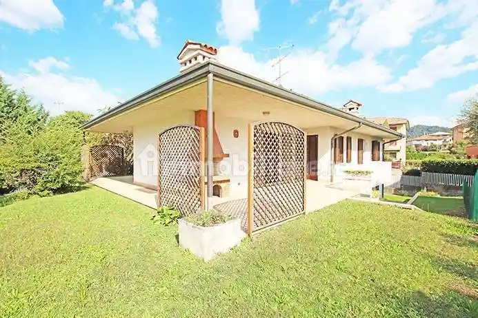 Villa in vendita a Mozzo
