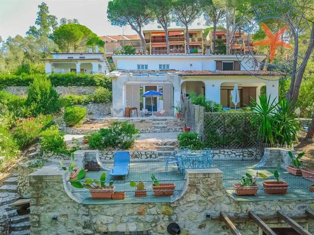 Casa indipendente in vendita a Campo nell'Elba