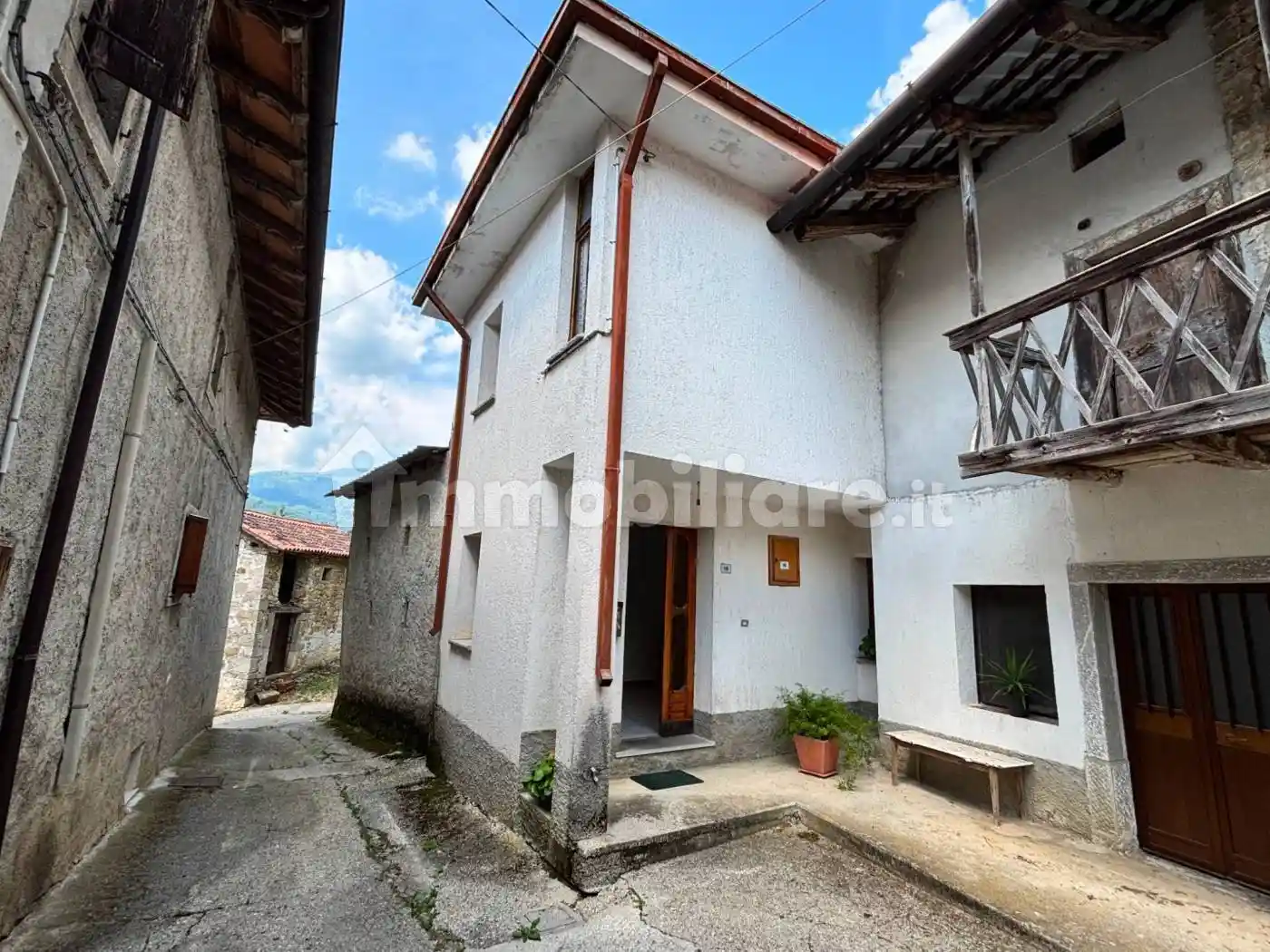 Casa indipendente in vendita a Savogna