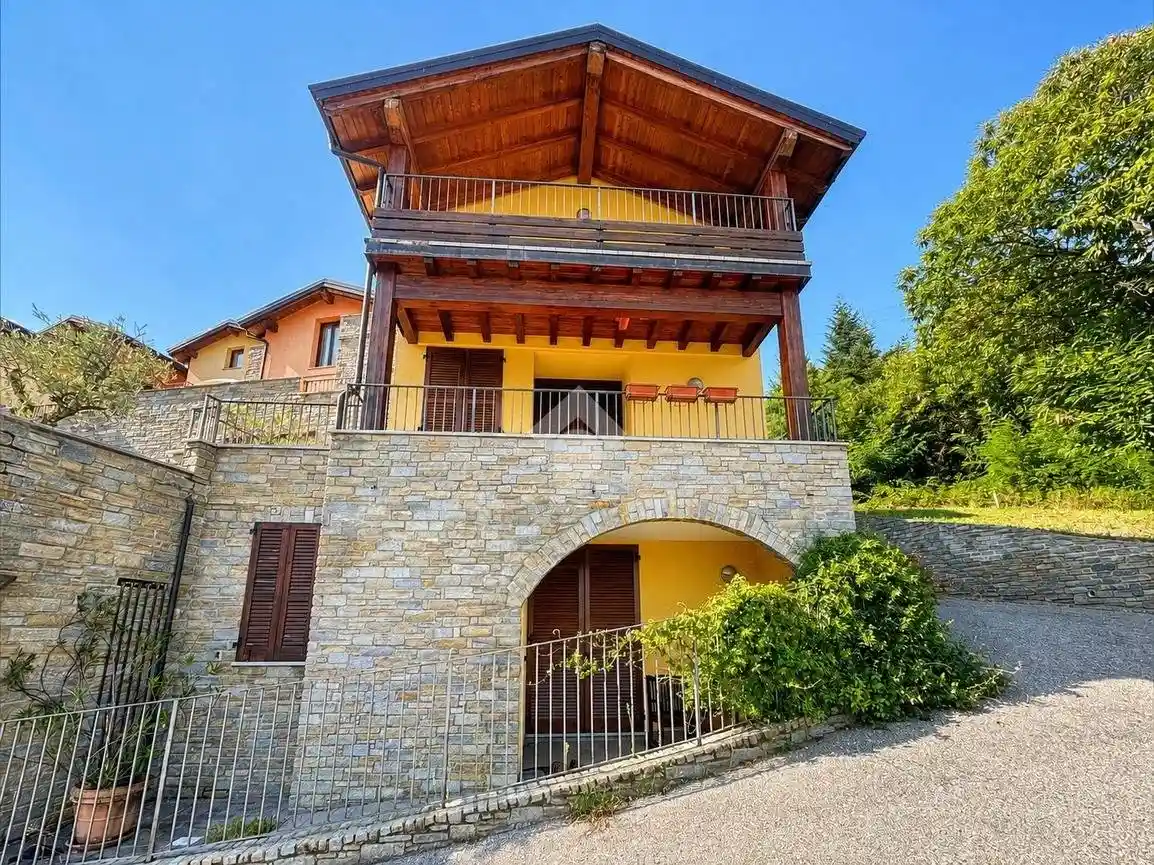 Casa indipendente in vendita a Gravedona ed Uniti