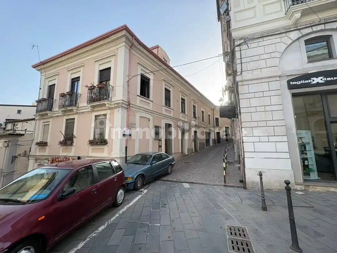 Palazzo - Edificio in vendita a Catanzaro
