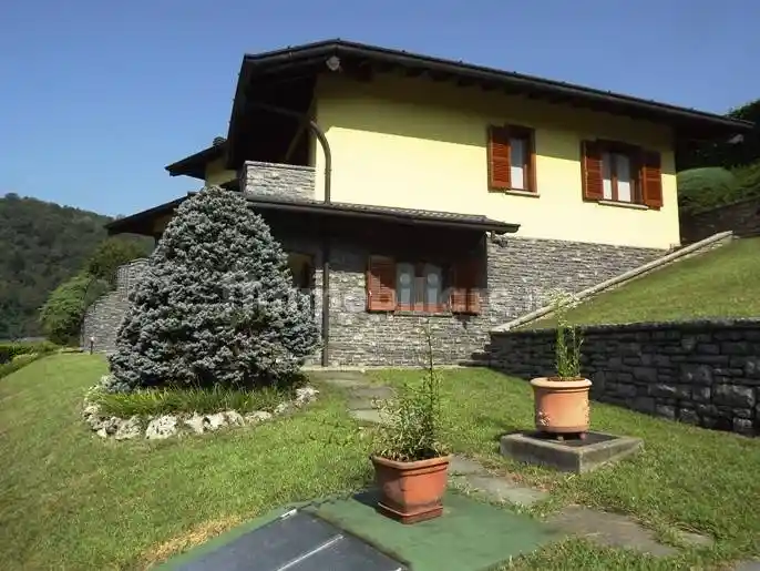 Villa in vendita a Corna Imagna