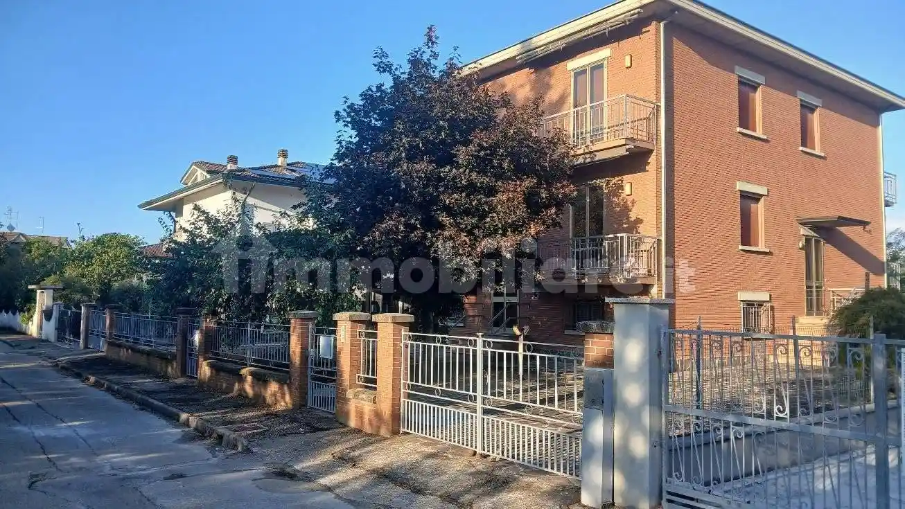 Casa indipendente in vendita a Polesine Zibello