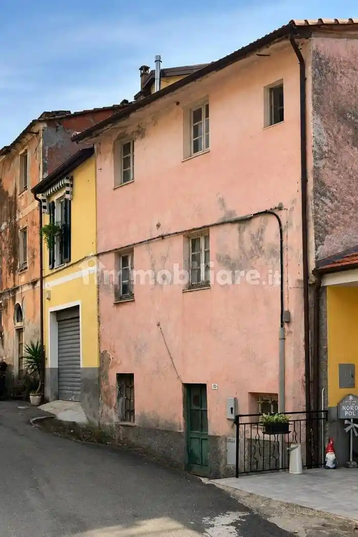 Casa indipendente in vendita a Castiglione Chiavarese