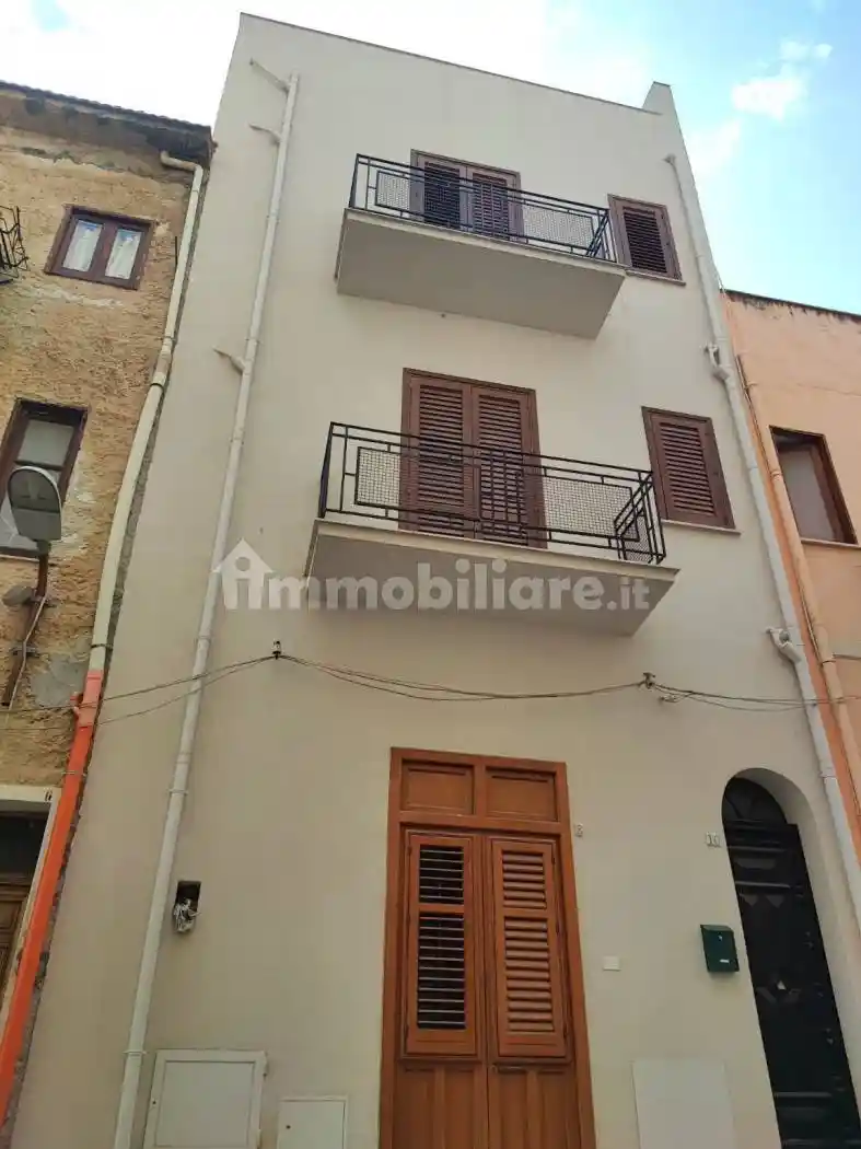 Palazzo - Edificio in vendita a Castellammare del Golfo