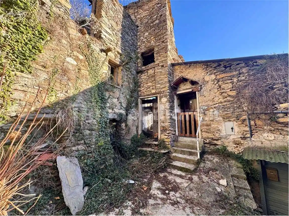 Rustico - Casale in vendita a Rezzo