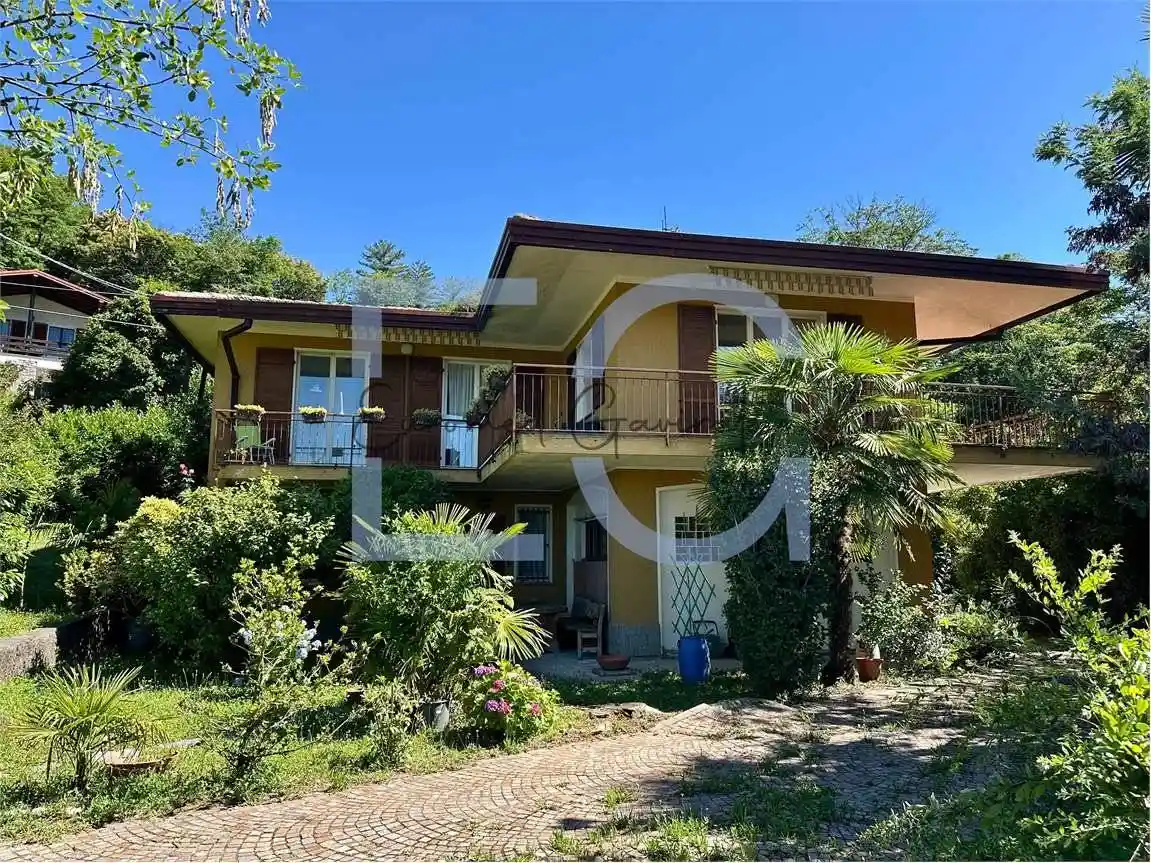 Villa in vendita a Laveno-Mombello