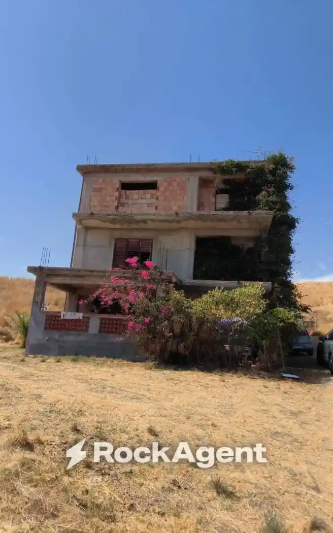 Palazzo - Edificio in vendita a Brancaleone