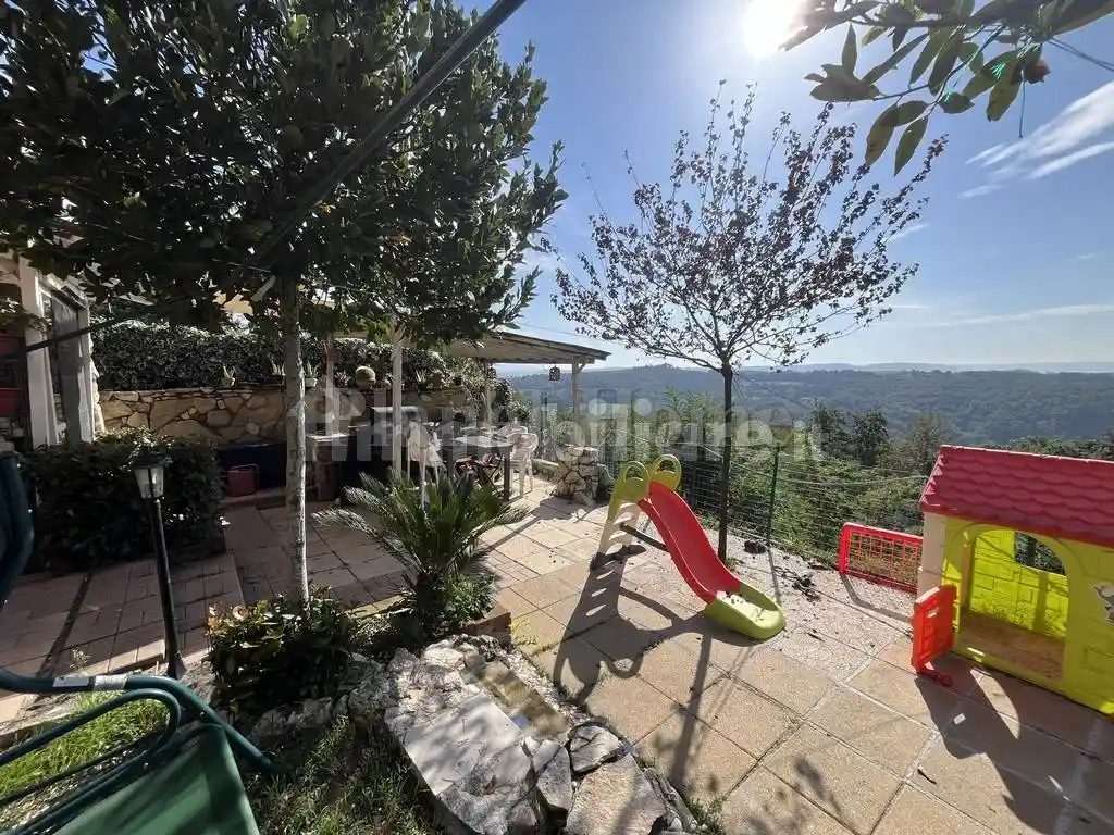 Villa in vendita a Amelia