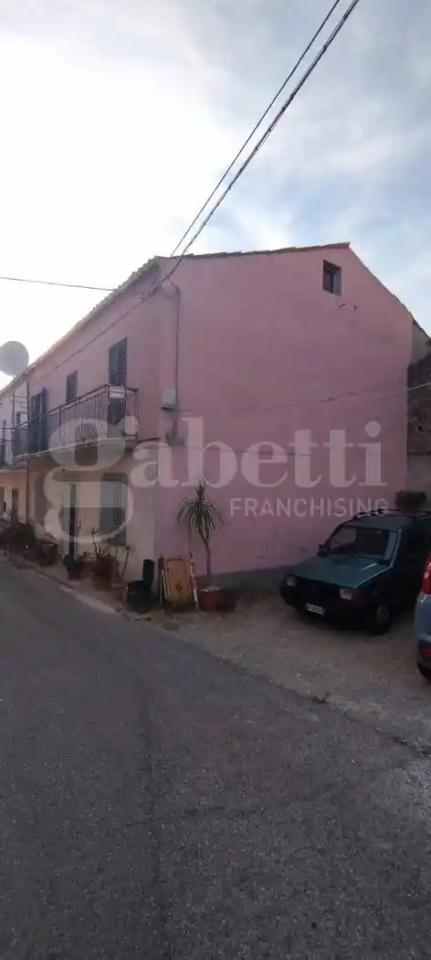 Appartamento in vendita a Amaroni