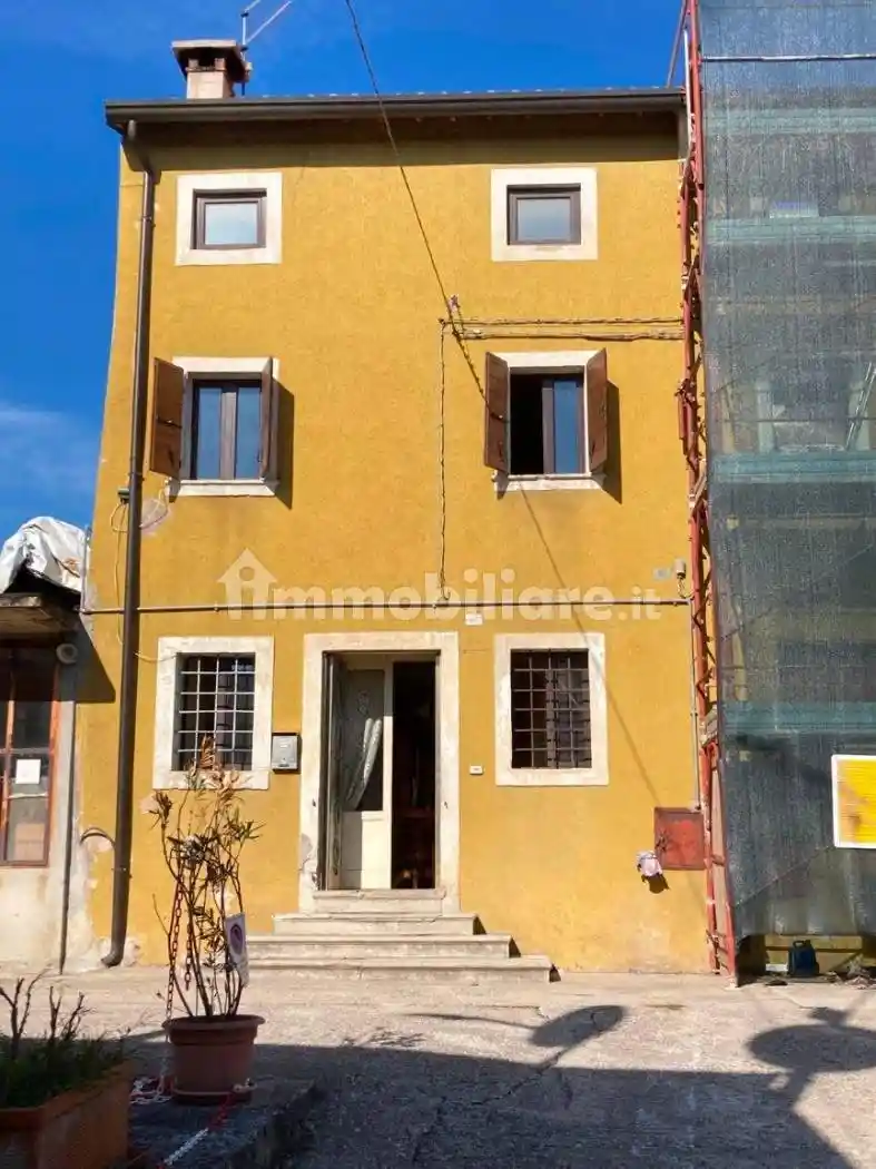 Casa indipendente in vendita a Monteforte d'Alpone