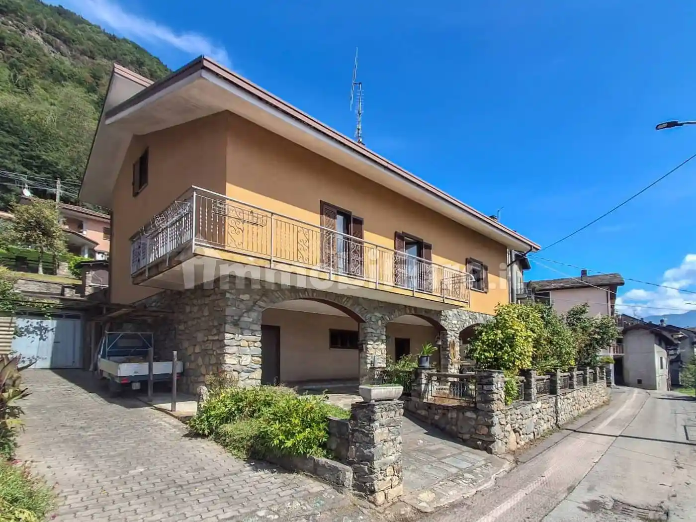 Villa in vendita a Berbenno di Valtellina