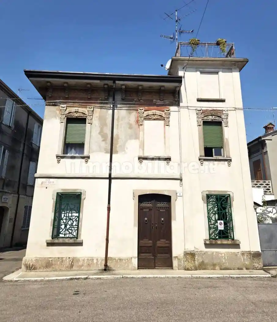 Villa in vendita a Luzzara