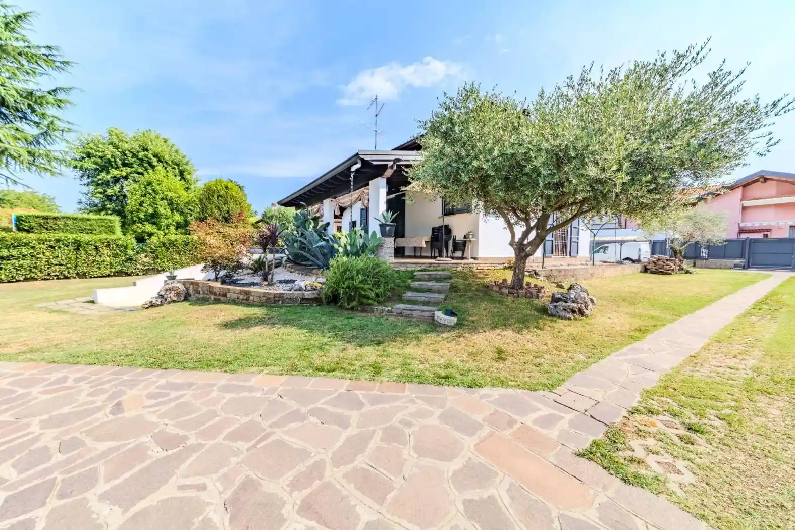 Villa in vendita a Cavenago di Brianza