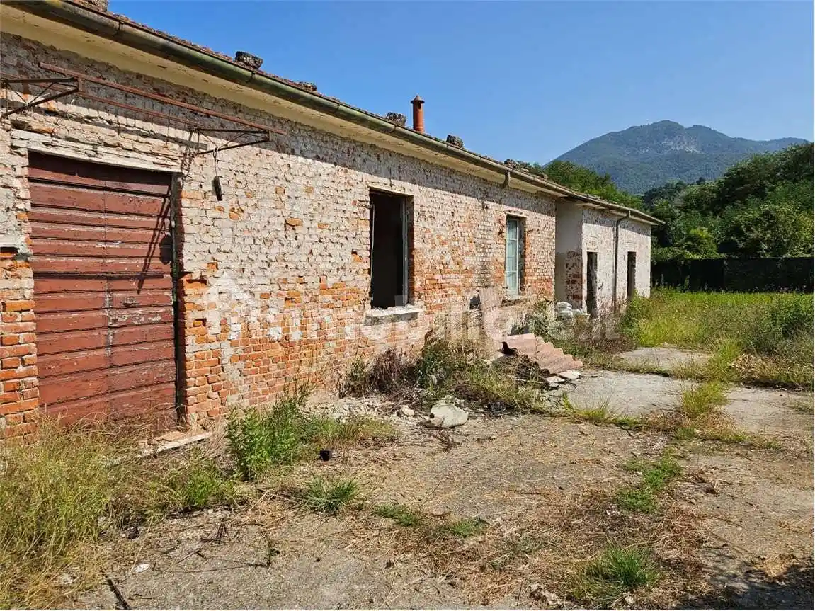 Casa indipendente in vendita a Massa