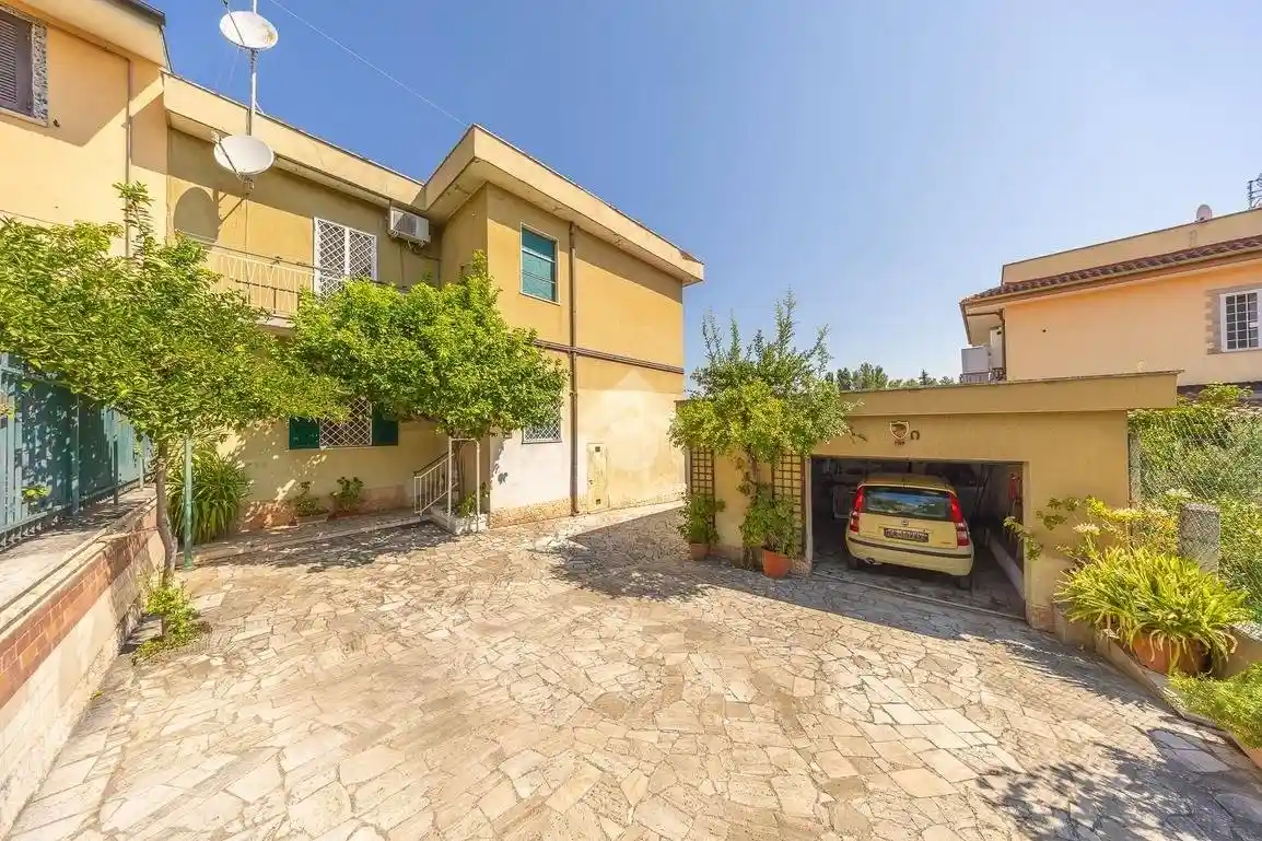 Casa indipendente in vendita a Roma