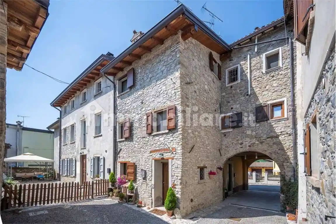 Casa indipendente in vendita a Canossa